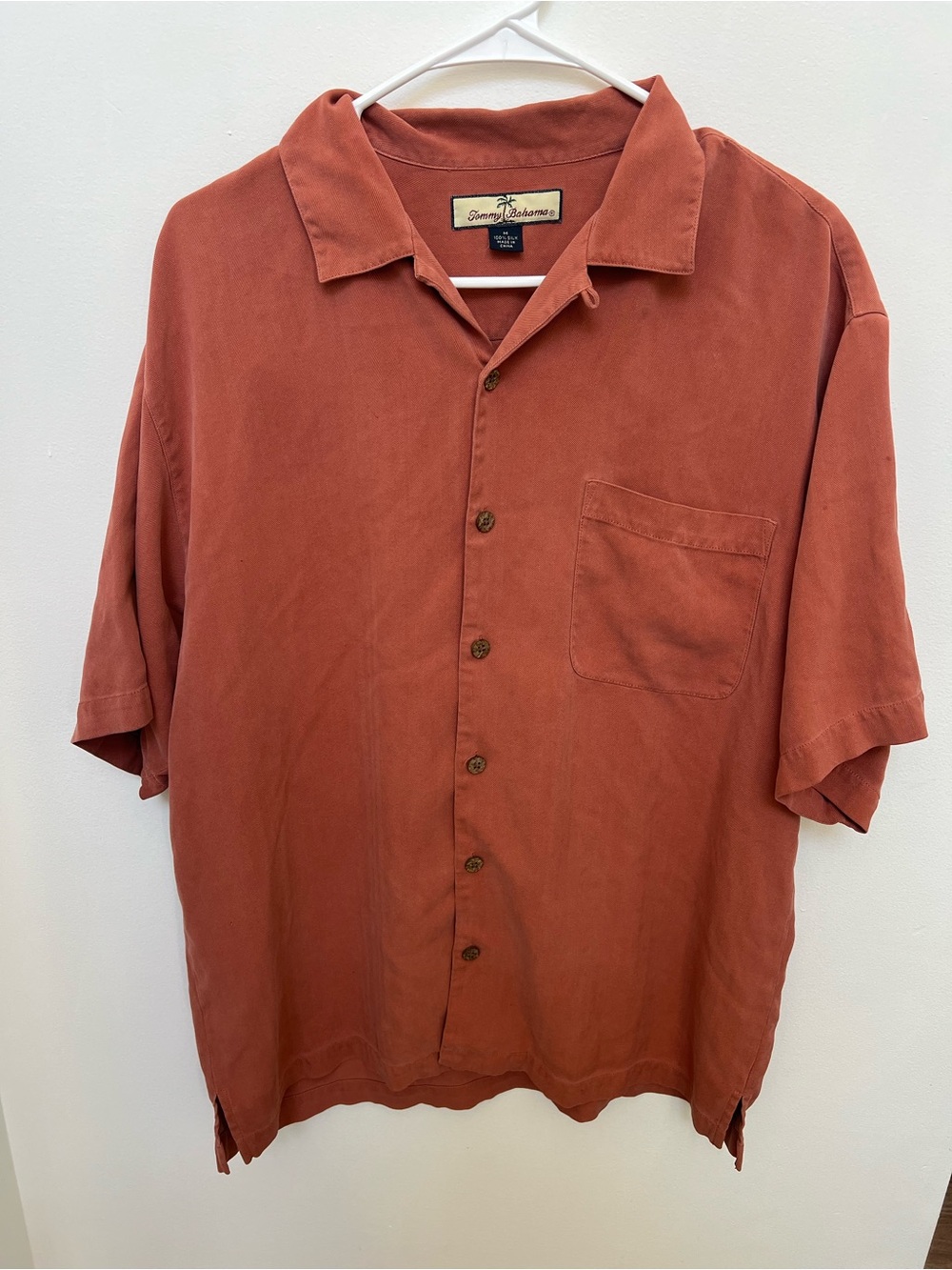 Tommy Bahama Men’s Orange/ Red Button Up 100% Silk Short Sleeve Men’s M